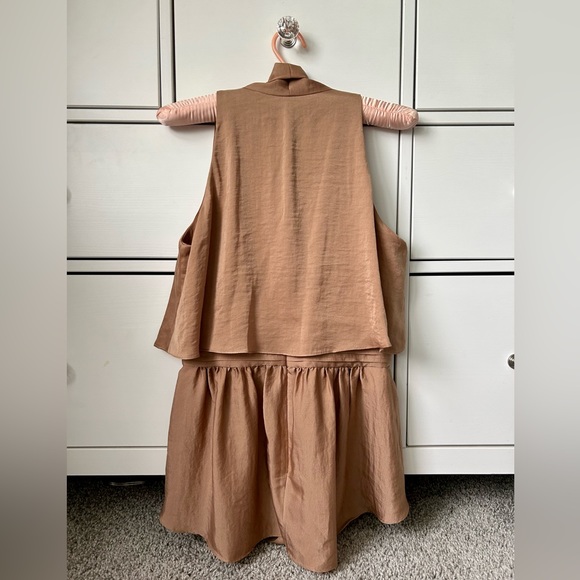 BCBG MAX AZRIA, camel top, size XS. - Picture 2 of 2